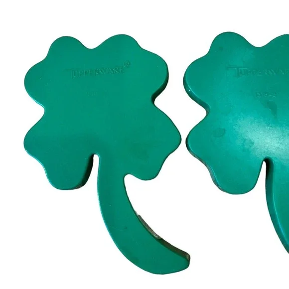 Lot Of 2 Vintage Tupperware 1316-2 Shamrock 4 Leaf Clover Cookie Cutters - Picture 4 of 4